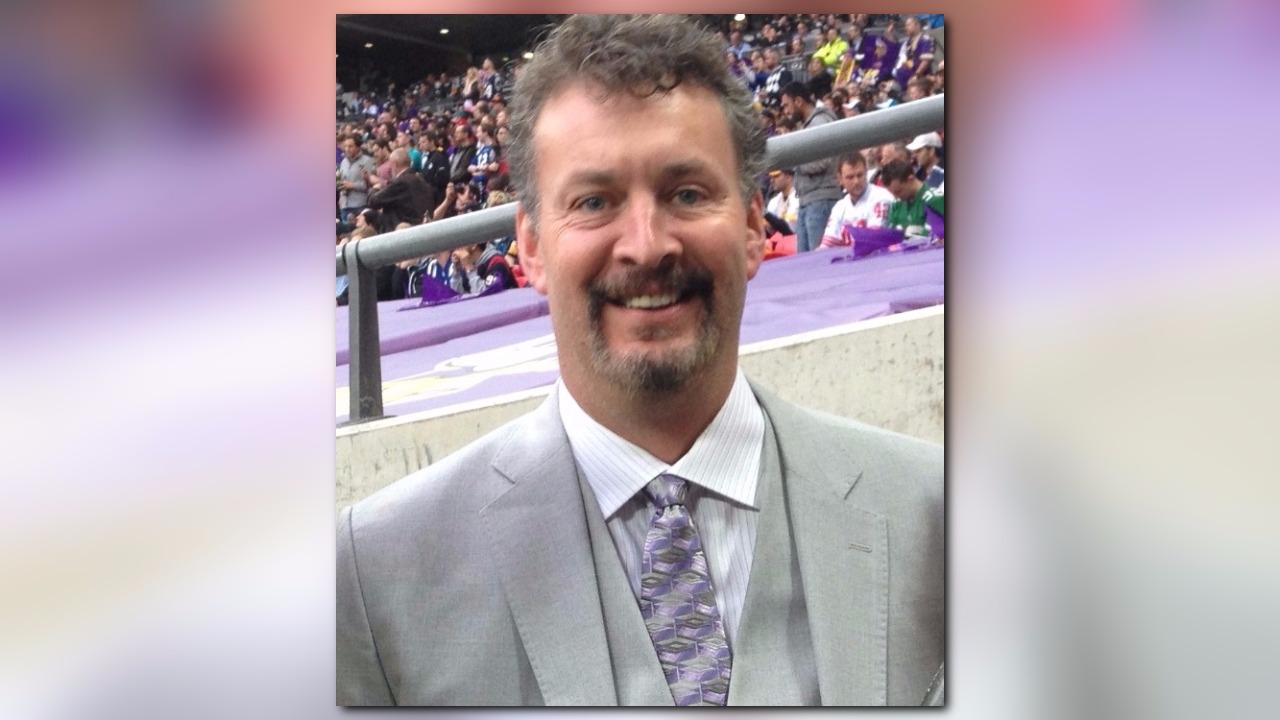 Vikings hire PA announcer Alan Roach kare11
